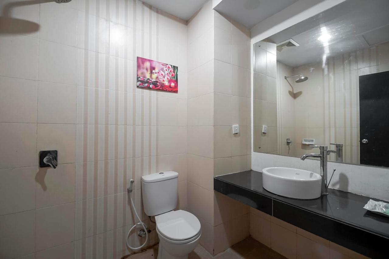 Reddoorz Premium Near Pantai Losari 2 Макасар Экстерьер фото