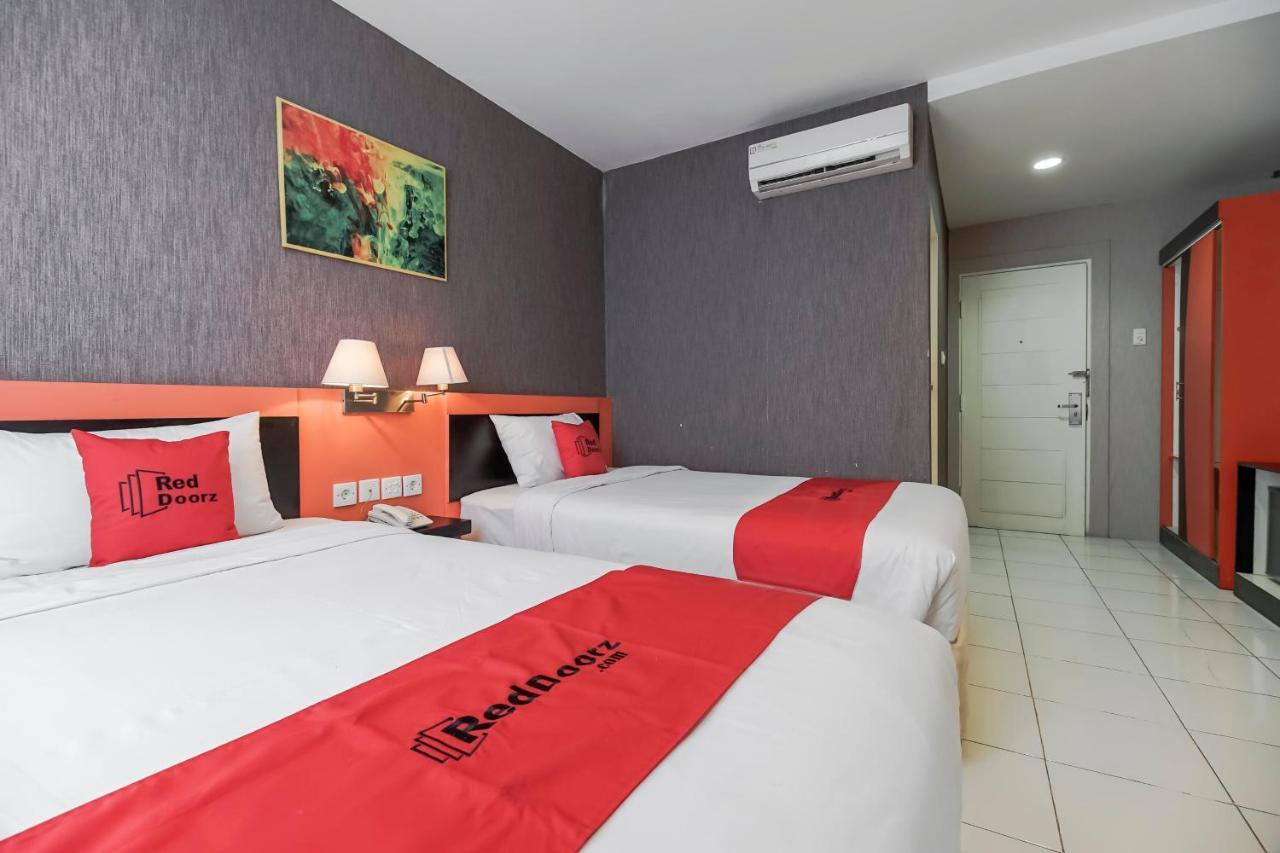 Reddoorz Premium Near Pantai Losari 2 Макасар Экстерьер фото