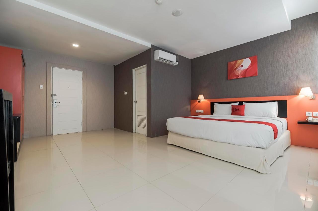 Reddoorz Premium Near Pantai Losari 2 Макасар Экстерьер фото